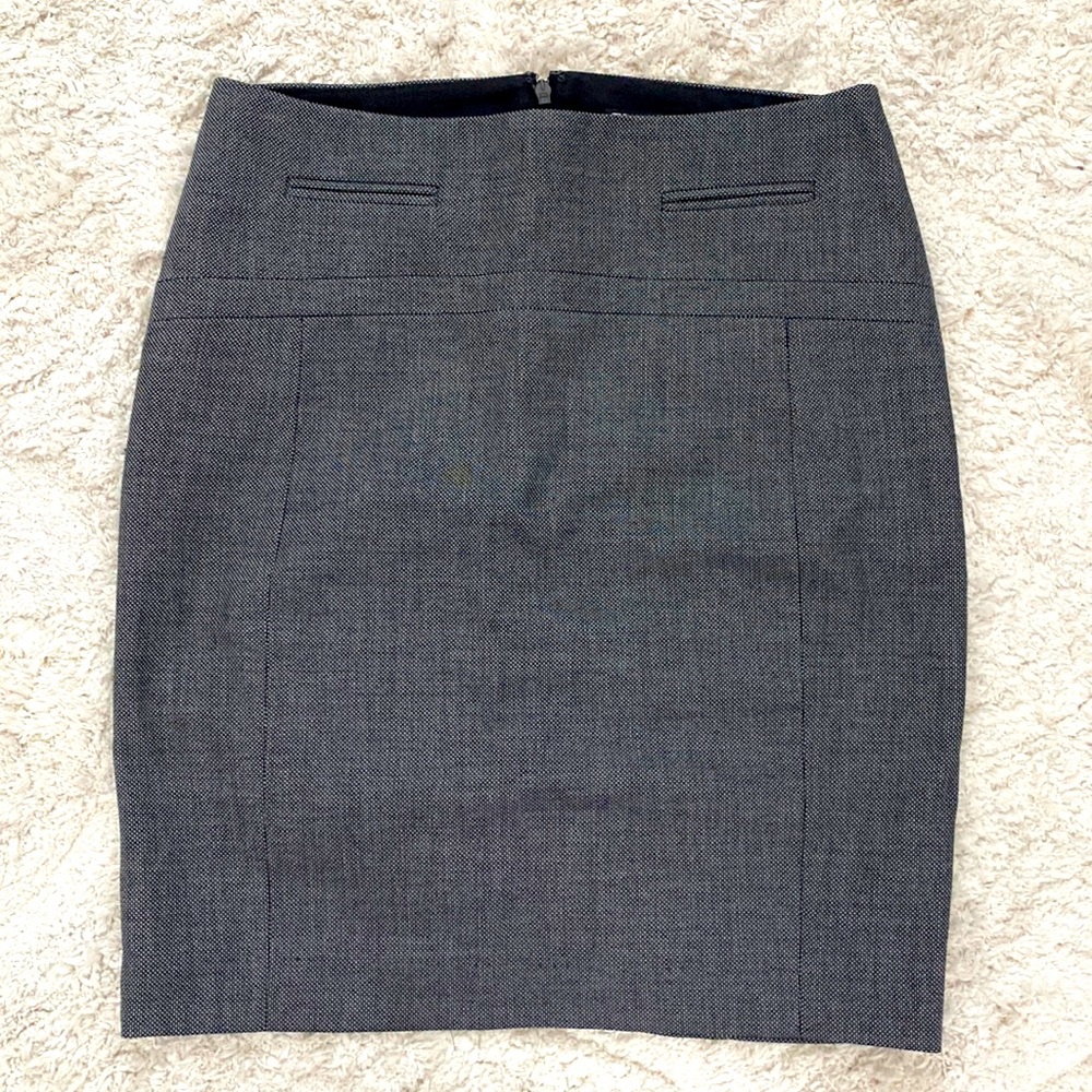 Beautiful grey skirt. Great for business casual or business attire for work!